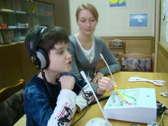 Программа для глухих детей. Оборудование для слабослышащих детей. Аппаратура для логопеда. Технические средства для глухих. Тренажеры для слабослышащих детей.